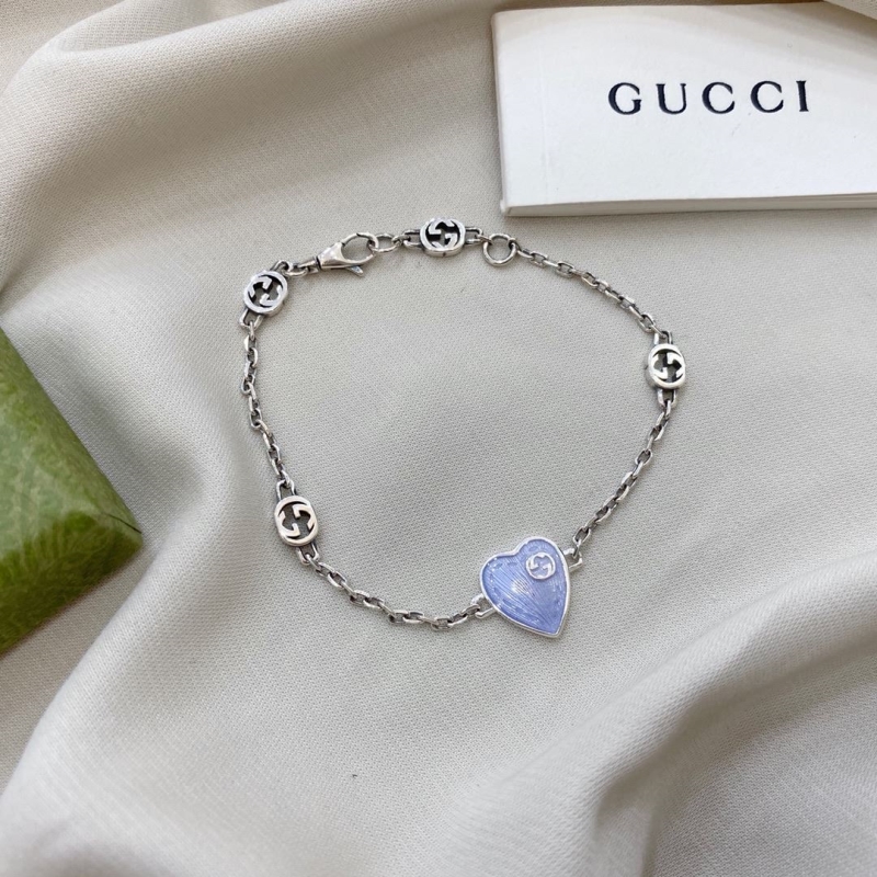 G*u*i bracelets
